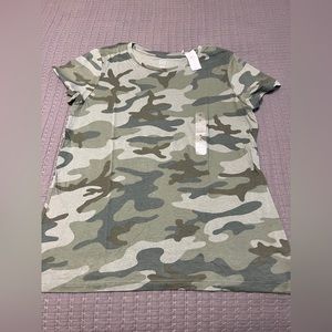 NWT GAP Camo T-shirt - size L